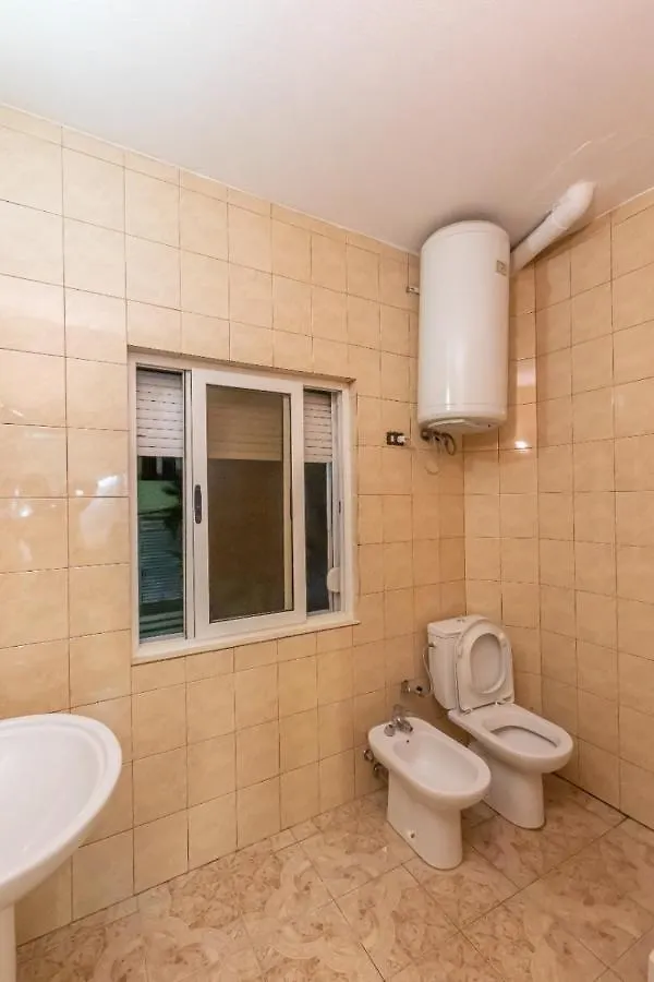 Relax Hostel Tirana 0*,